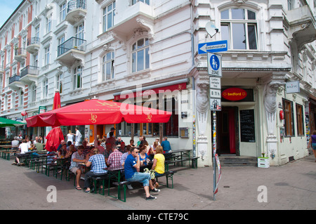 Restaurant terrasse le long de la rue Schulterblatt quartier Schanzenviertel Hambourg Allemagne Europe Banque D'Images