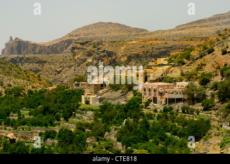 Ci-dessous le Plateau Saiq Village dans la région de Jabal al Akhdar gamme de l'ouest des monts Hajar, Oman Banque D'Images