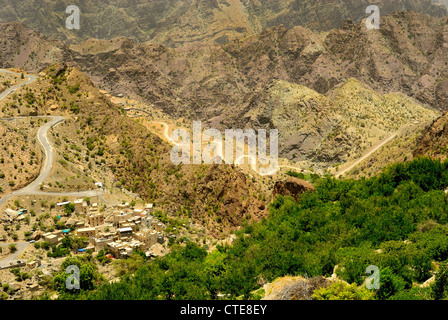 Ci-dessous le Plateau Saiq Village dans la région de Jabal al Akhdar gamme de l'ouest des monts Hajar, Oman Banque D'Images