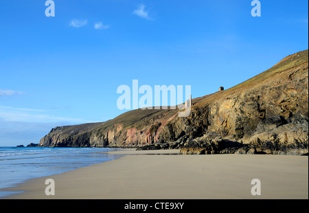 La plage vide à Chapel Porth, près de St.Agnes dans Cornwall, UK Banque D'Images