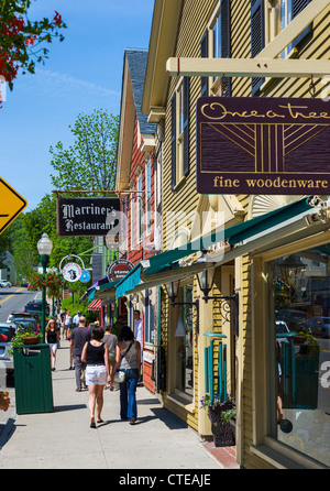 Boutiques et restaurants sur la rue Main à Camden, Comté de Knox, Maine, USA Banque D'Images