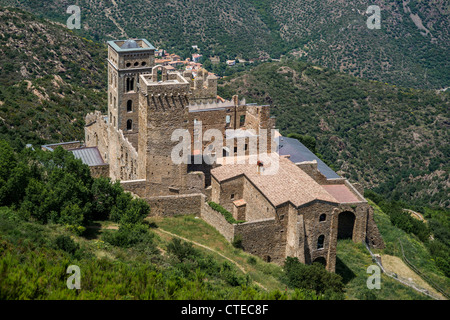 Vue aérienne de l'ancien monastère bénédictin de Sant Pere de Rodes (IX-XI siècle). La Catalogne, Espagne. Banque D'Images