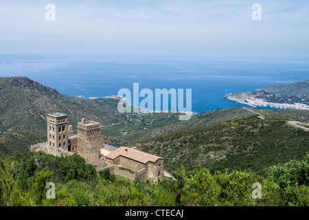 Vue aérienne de l'ancien monastère bénédictin de Sant Pere de Rodes (IX-XI siècle). La Catalogne, Espagne. Banque D'Images