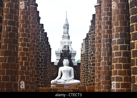 Stock Photo - statues de Bouddha au temple de Wat Yai Chai Mongkol à Ayutthaya, près de Bangkok, Thaïlande Banque D'Images