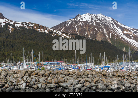 Seward, Alaska, petit bateau dans le port d'entrée d'une résurrection (Baie du golfe de l'Alaska). Banque D'Images