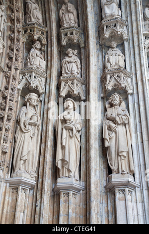 Bruxelles - Statue du portail sud de Notre Dame du Sablon église gothique Banque D'Images