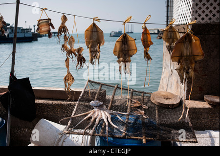 L'île de Lamma, demi-heure de ferry de Hong Kong Central est une destination idéale pour passer une journée dans le territoire sans voitures Banque D'Images