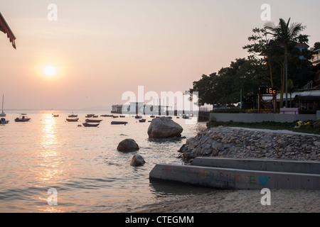 L'île de Lamma, demi-heure de ferry de Hong Kong Central est une destination idéale pour passer une journée dans le territoire sans voitures Banque D'Images