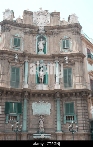 Quattro Canti, la piazza à Palerme, Sicile, Italie. Banque D'Images