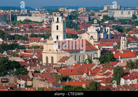 Vue sur la ville de St John's Church Vilnius Lituanie Banque D'Images