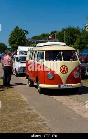 Volkswagen Transporter Minibus, T2 - Type 2 Banque D'Images