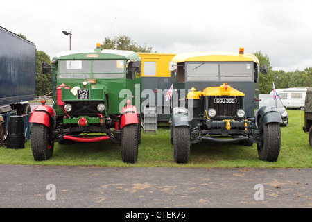 Deux Scammell Pioneer tracteurs treuil garés côte à côte Banque D'Images
