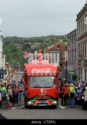 Camion de l'entreprise Coca Cola sur le site olympique du relais de la flamme à Lewes 17 Juillet 2012 Banque D'Images