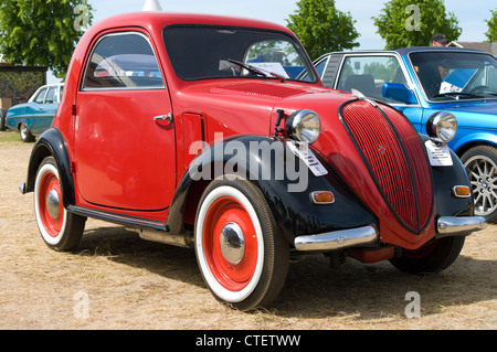 PAAREN IM GLIEN, ALLEMAGNE - le 26 mai : La Fiat 500 Topolino, 'l'oldtimer show' dans MAFZ, 26 mai 2012 à Paaren im Glien, Allemagne Banque D'Images