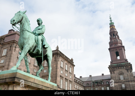 Le roi Christian IX Monument au Palais de Christiansborg à Copenhague Banque D'Images