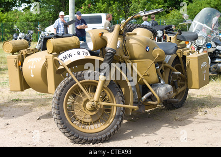 Les motos BMW R75 militaire Banque D'Images