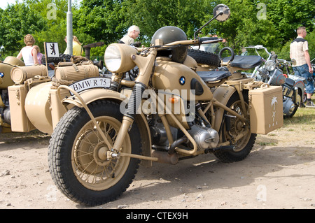 Les motos BMW R75 militaire Banque D'Images