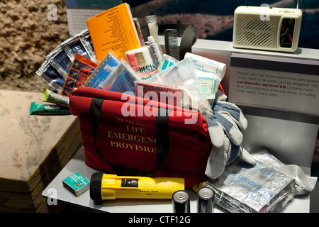 Trousse de survie séisme Banque D'Images