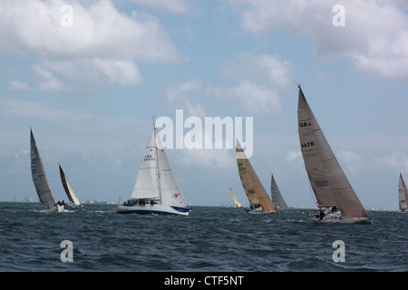 Le tour de l'île, des courses de bateaux-I.O.W Banque D'Images