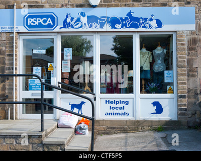 La RSPCA Magasin de charité. Oldham, grand Manchester, UK. Banque D'Images