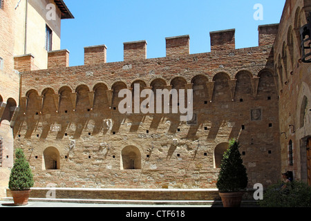 Italie, Toscane, Sienne, Palazzo Chigi Saracini 15e siècle, Cour Banque D'Images