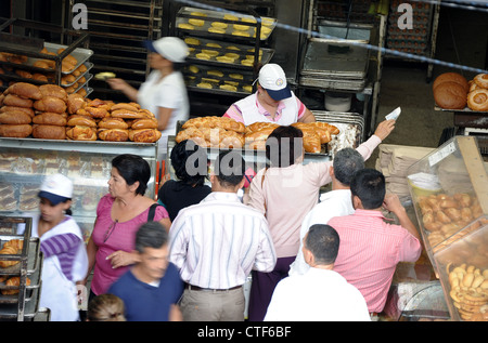 Panaderia (boulangerie) dans une petite ville de Fusagasuga en Colombie, Amérique du Sud. Banque D'Images