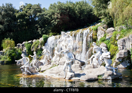 Jardins italiens célèbres de Reggia di Caserta, Italie. Banque D'Images