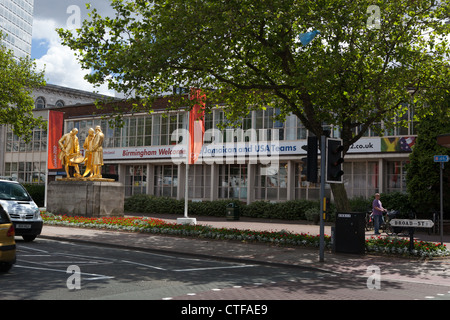 Un signe sur la Maison du Sport à Birmingham Birmingham déclarant jamaïquaine et accueille les équipes de France. Londres 2012 bannières battant aussi Banque D'Images