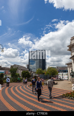 La position en Centenary Square Birmingham. L'hôtel Hyatt et le Symphony Hall peut être vu dans l'arrière-plan. Banque D'Images