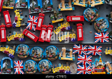 Aimants de réfrigérateur de souvenirs touristiques de Londres Banque D'Images