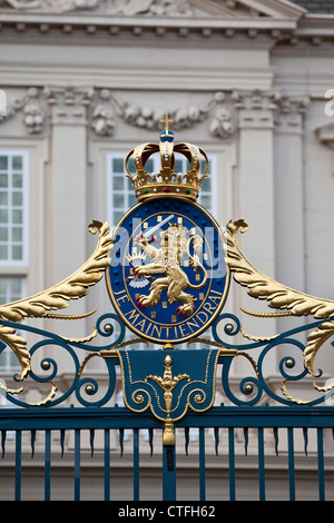 Pays-bas, Palais de Noordeinde. Grandes armes du Royaume, les armoiries personnelles de la reine des Pays-Bas. Banque D'Images