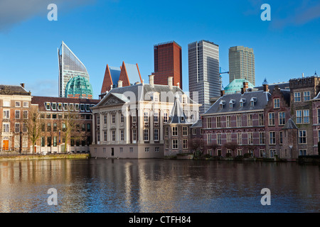 Den Haag, Pays-Bas, Groupe de bâtiments appelé Binnenhof, centre de la politique néerlandaise. Au musée Mauritshuis. Banque D'Images