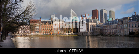 Den Haag, Pays-Bas, Groupe de bâtiments appelé Binnenhof, centre de la politique néerlandaise. Au musée Mauritshuis. Banque D'Images