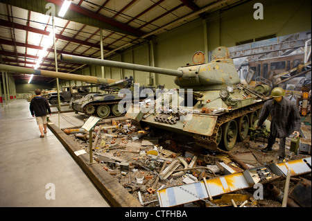 USA Virginia VA Danville AAF tank russe T-34-85 Musée fait réservoir en premier plan Banque D'Images