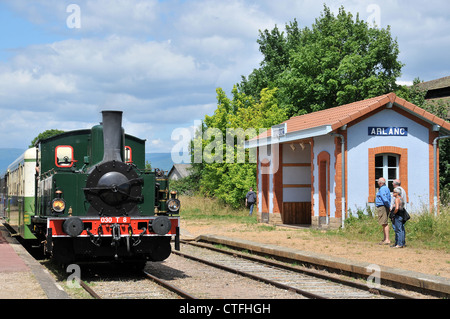 Ancienne locomotive à vapeur Agrivap train touristique à la gare d'Arlanc Puy de Dôme Livradois Auvergne France Banque D'Images