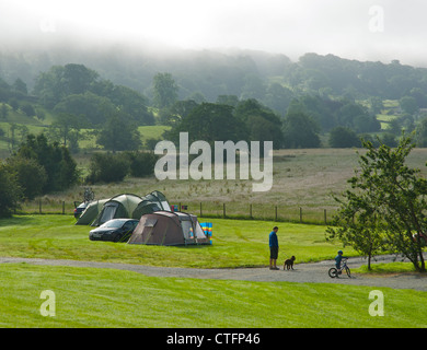 Hawkshead Hall camping, près du village de Hawkshead, Parc National de Lake District, Cumbria, Angleterre, Royaume-Uni Banque D'Images