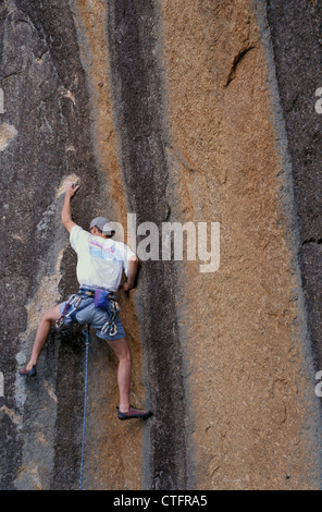 Jeune alpiniste, Grampian Mountains, Victoria, Australie Banque D'Images