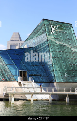 Louis Vuitton island Maison shop à la Marina Bay Sands à Singapour. Banque D'Images