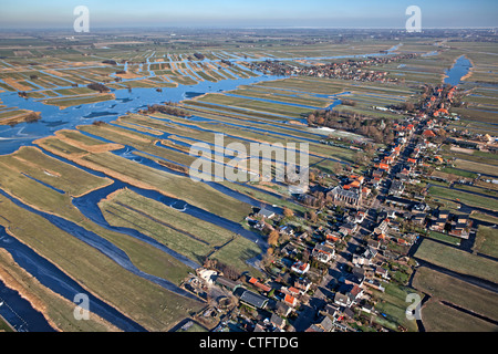 Les Pays-Bas, Jisp, Antenne de village et paysage de polders. Banque D'Images