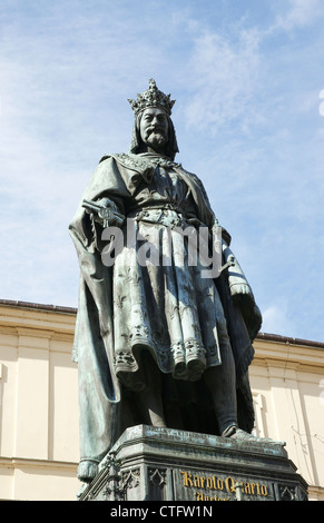 Charles IV de Luxembourg, I de Bohême et IV de l'Allemagne (1316-1378). Saint Empereur romain et roi de Bohême. Statue. Prague. Banque D'Images