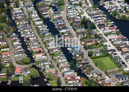 Les Pays-Bas, Loosdrecht, antenne. Maisons de vacances à proximité du lac appelés lacs de Loosdrecht. Banque D'Images