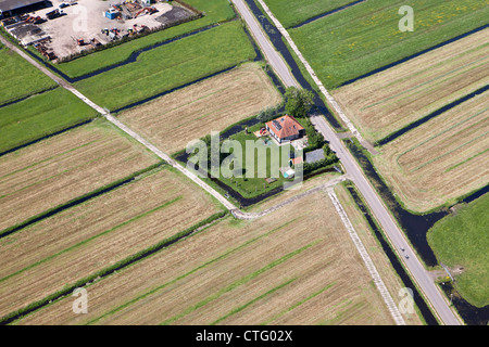 Les Pays-Bas, Broek in Waterland, ferme. Vue aérienne. Banque D'Images