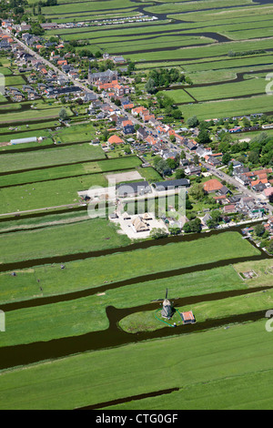 Les Pays-Bas, Jisp, Antenne de village et paysage de polders. Banque D'Images