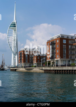 dh Millennium Spinnaker Tower PORTSMOUTH HAMPSHIRE moderne appartements front de mer luxe uk logement port angleterre architecture maisons maison bâtiment Banque D'Images