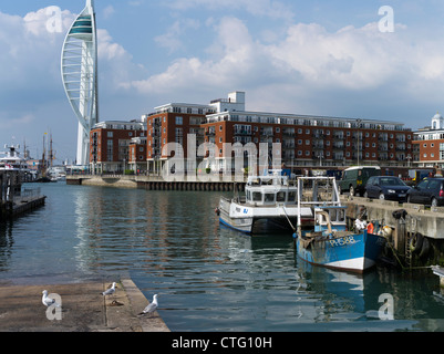 Dh Millénaire Tour Spinnaker moderne HAMPSHIRE PORTSMOUTH Harbour Apartments Appartements waterfront city Banque D'Images