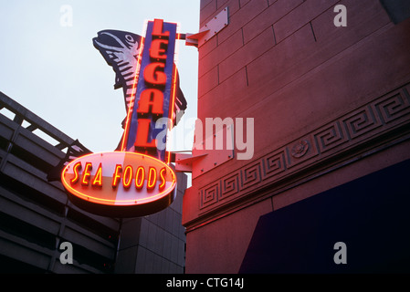 BOSTON MA EN NÉON POUR LEGAL SEA FOODS RESTAURANT Banque D'Images