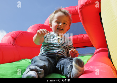 Le château gonflable gonflable enfant slide Banque D'Images