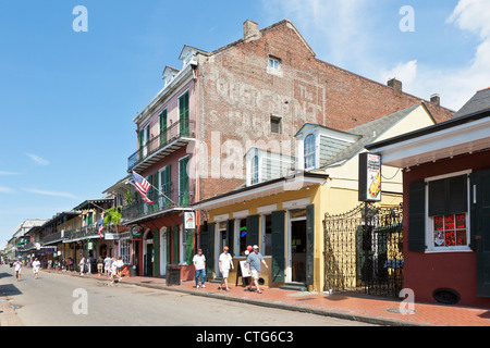 Ancienne Enseigne peinte sur l'immeuble en brique sur Bourbon Street dans le quartier français de New Orleans, LA Banque D'Images