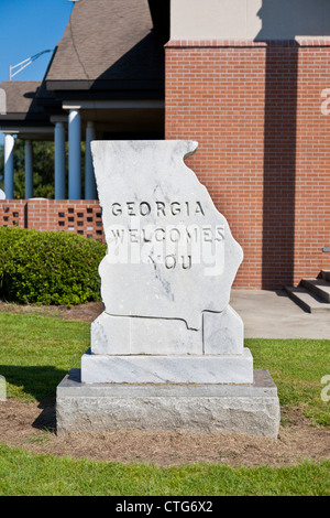 Pierre sculptée en forme d'état accueille les visiteurs à l'État de Géorgie dans le sud-est de l'USA Banque D'Images