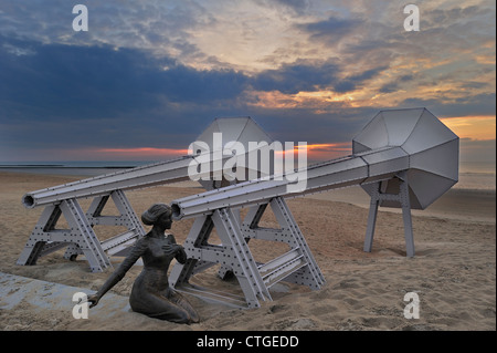 Je l'entends, l'installation de l'artiste Ivars Drulle sur la plage en mer de Beaufort04 2012 art festival à Bredene, Belgique Banque D'Images